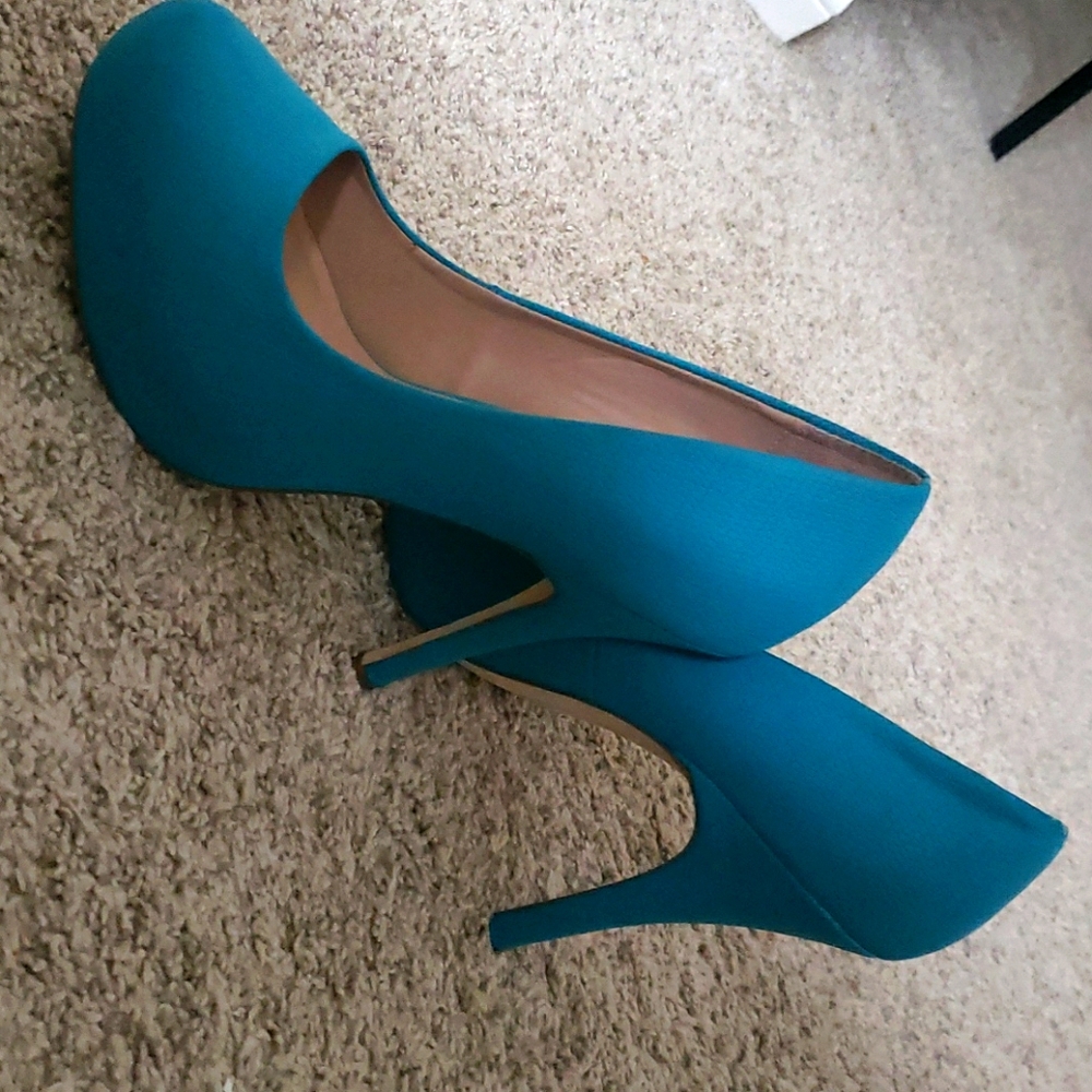High Heels - Picture 2 of 2